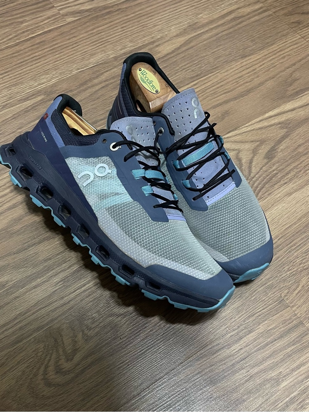 On cloud running Cloudvista Men's Size 9 Trail Navy Blue Athletic Sneakers